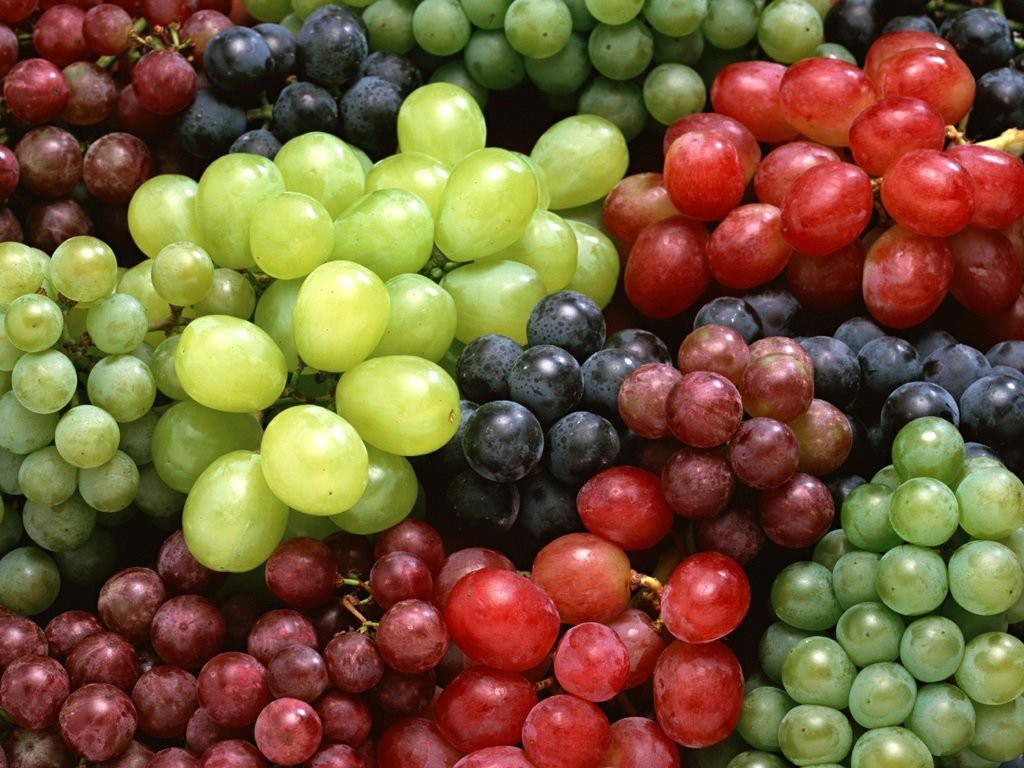 different colours of grapes