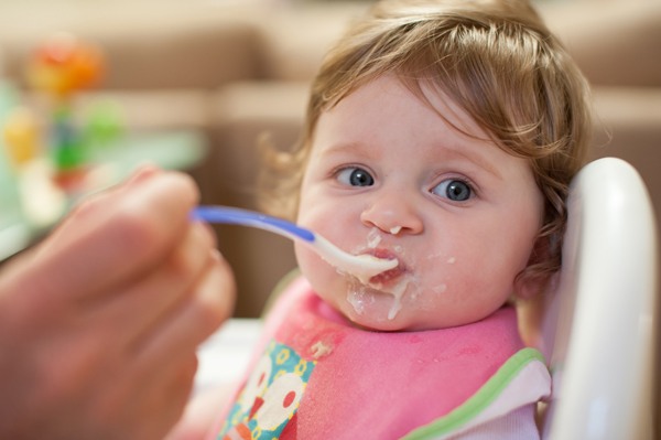 baby-eating-food