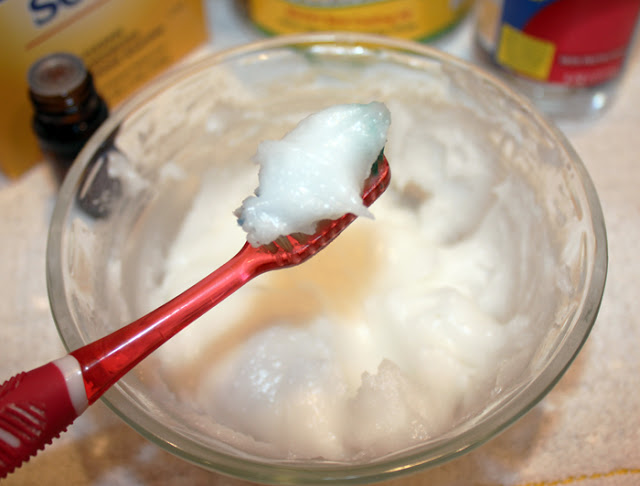 Coconut oil as natural toothpaste