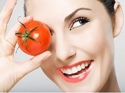 beauty with tomato